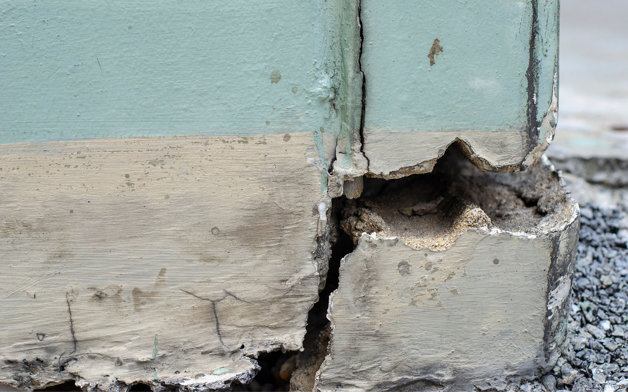 Close up Cracked concrete building or pillar cement wall